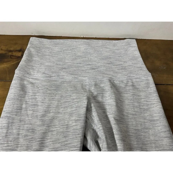 Lululemon Wunder Under Crop II Scallop Hem 23" Leggings Gray Silver Spoon Size 6 - Picture 2 of 10